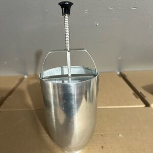 Tabakh Medu Vada Wada / Doughnut Donut Maker, made of stainless steel.